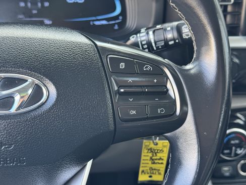 Used 2023 Hyundai Venue SEL image 31