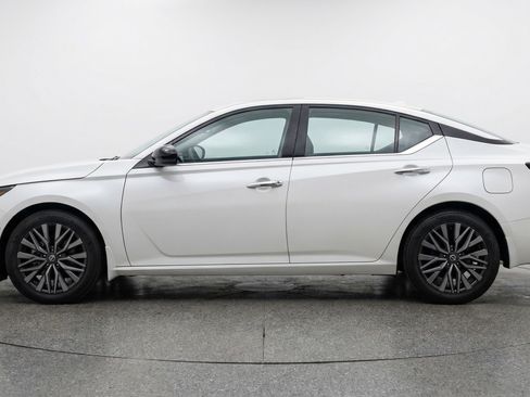 Used 2025 Nissan Altima 2.5 SV image 5