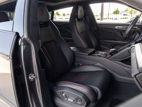Used 2024 Lamborghini Urus S AWD/4WD image 49