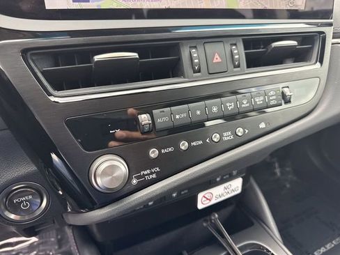 Certified 2025 Lexus ES 300h w/ Premium Package FWD image 19