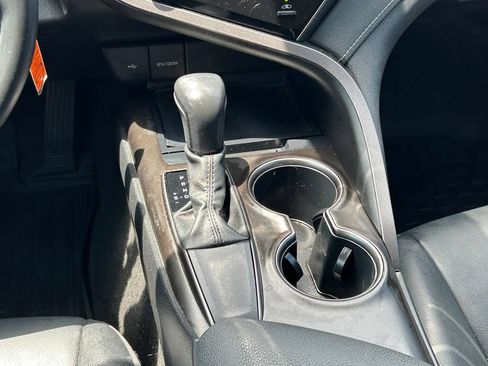 Used 2021 Toyota Camry SE FWD image 19