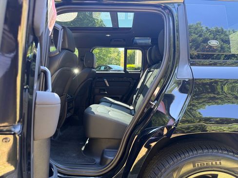 Used 2023 Land Rover Defender 110 X-Dynamic SE image 17