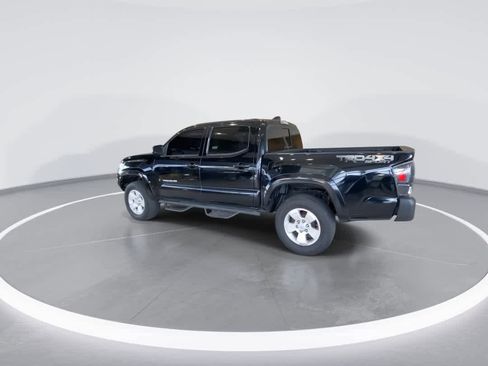 Used 2019 Toyota Tacoma TRD Sport image 6