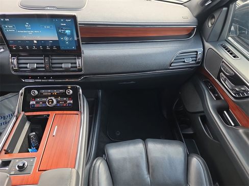 Used 2023 Lincoln Navigator Reserve image 16