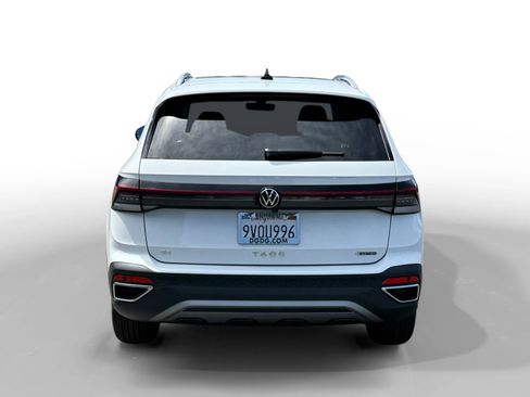 Used 2025 Volkswagen Taos SE w/ Panoramic Sunroof Package AWD/4WD image 4