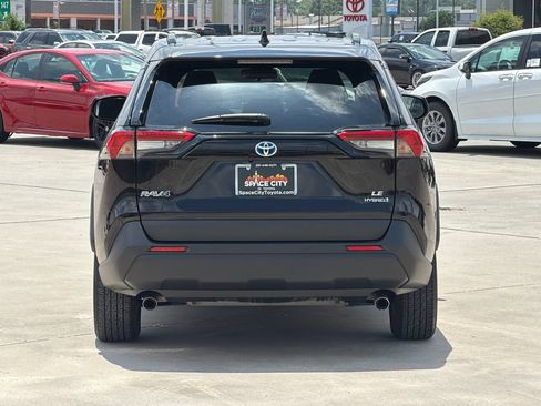 Used 2024 Toyota RAV4 LE AWD/4WD image 5