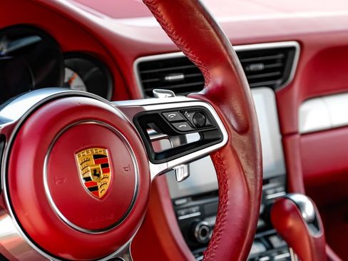 Used 2018 Porsche 911 Carrera RWD image 15