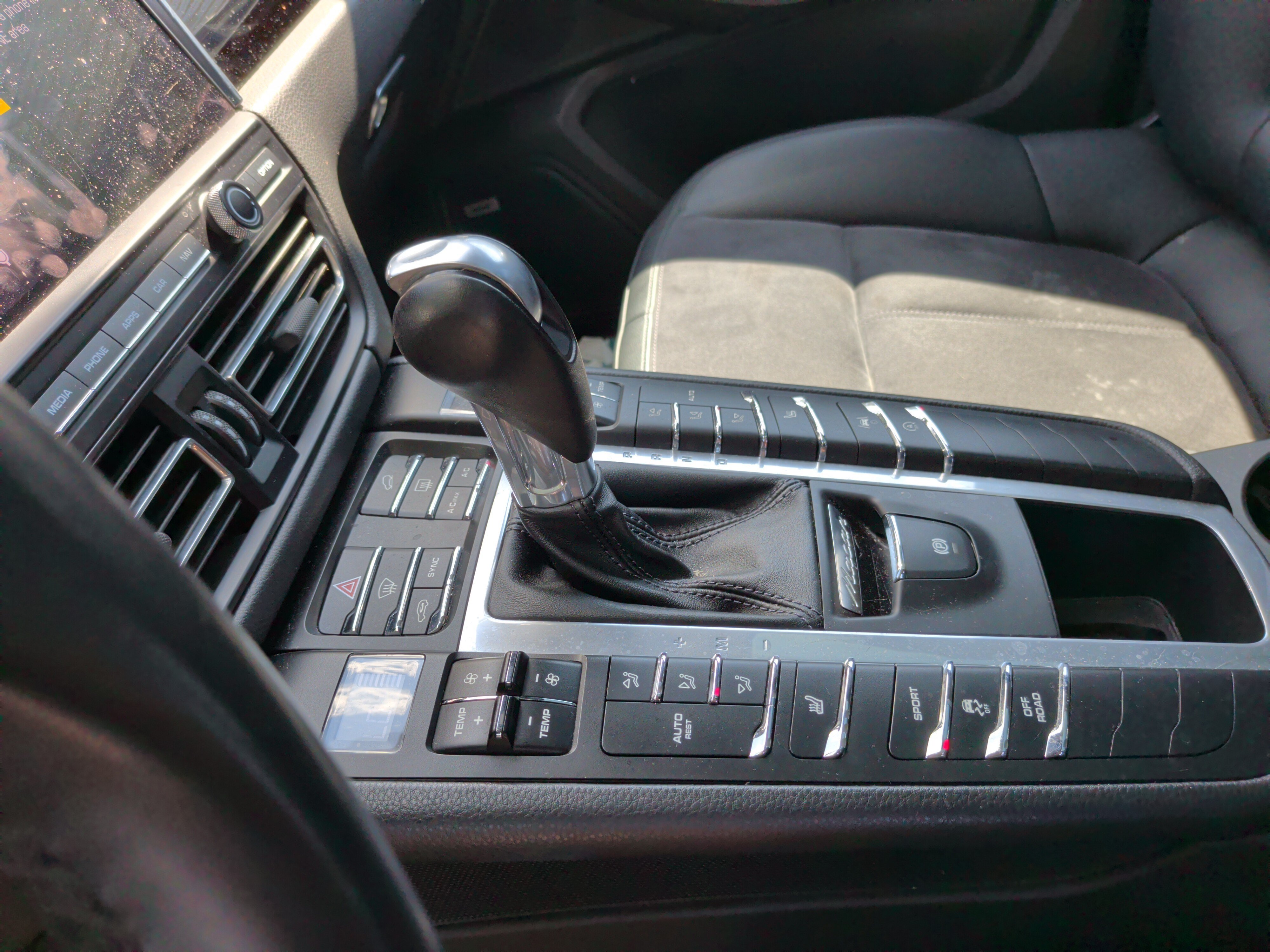 Used 2021 Porsche Macan S AWD/4WD image 24
