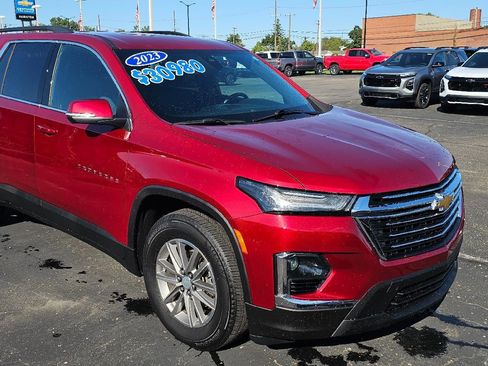Used 2023 Chevrolet Traverse LT AWD/4WD image 1