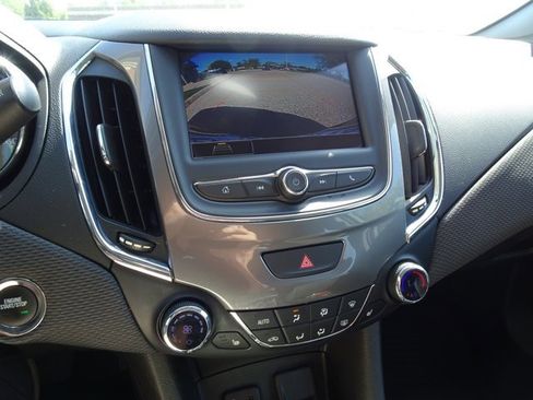 Used 2019 Chevrolet Cruze LT w/ Convenience Package image 18