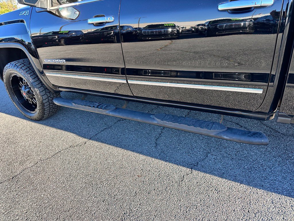 Used 2018 GMC Sierra 1500 SLT w/ SLT Preferred Package AWD/4WD image 39