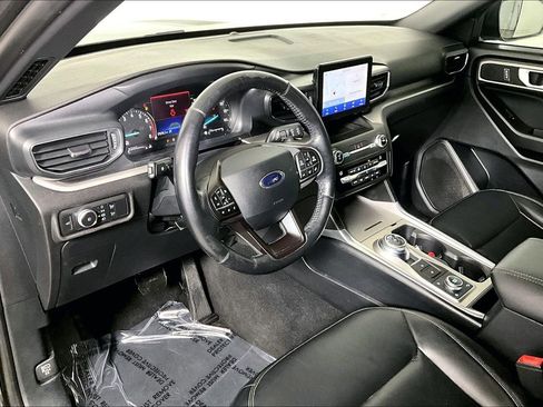 Used 2020 Ford Explorer XLT w/ Equipment Group 202A image 13