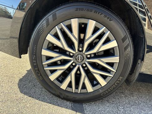 Used 2024 Nissan Altima 2.5 SV image 17