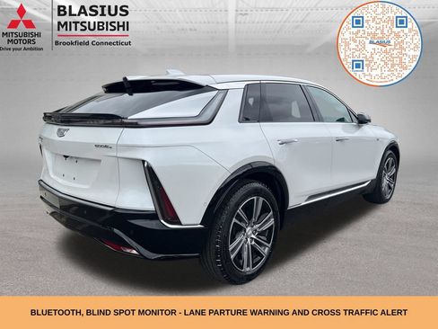 Used 2024 Cadillac Lyriq Luxury w/ LPO, Floor Liner Package AWD/4WD image 7