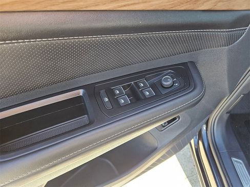 Used 2025 Volkswagen Atlas SE image 15