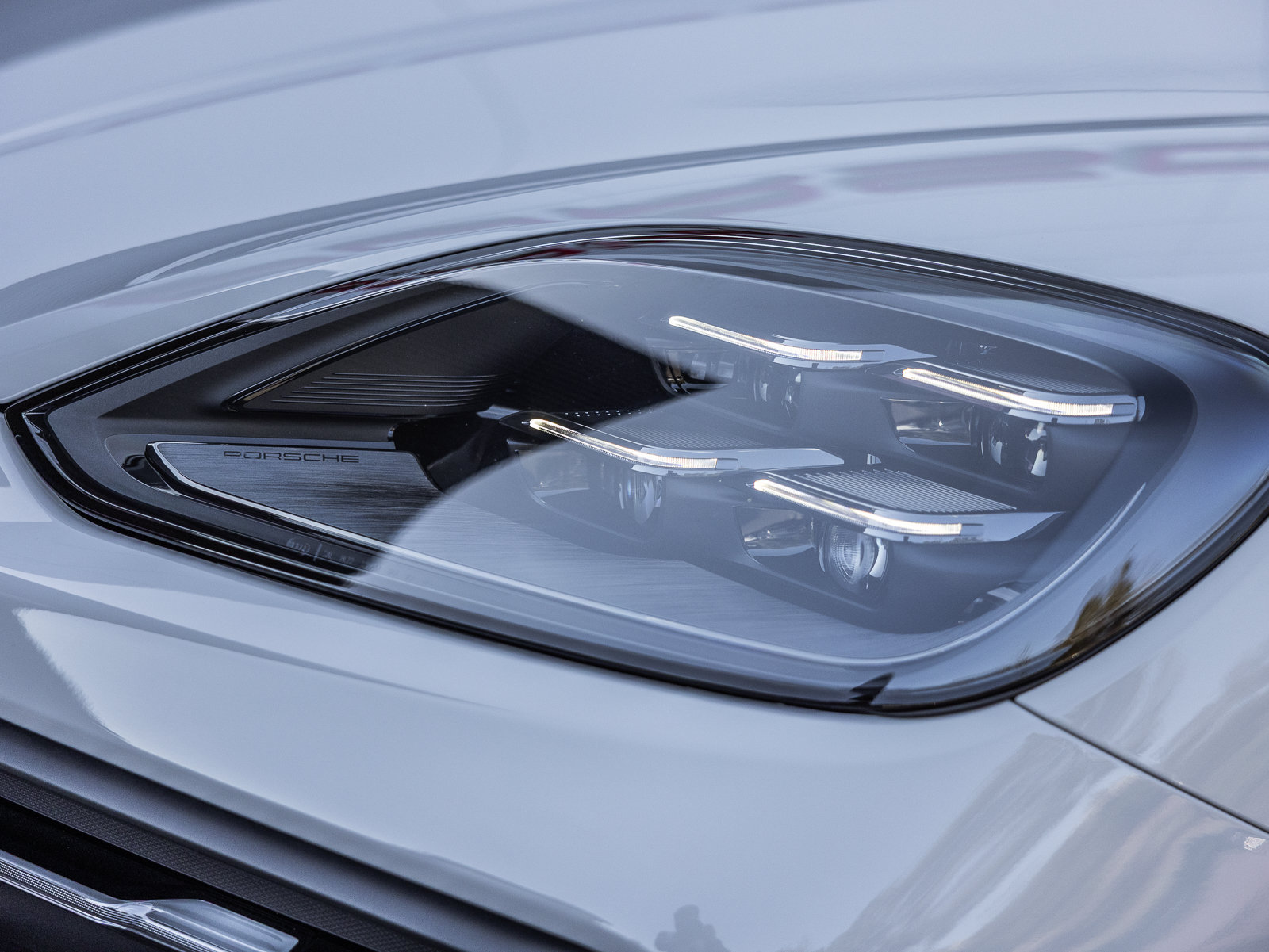 Certified 2025 Porsche Cayenne AWD/4WD image 26