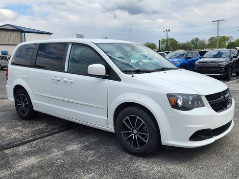 Used 2017 Dodge Grand Caravan SE FWD image 4