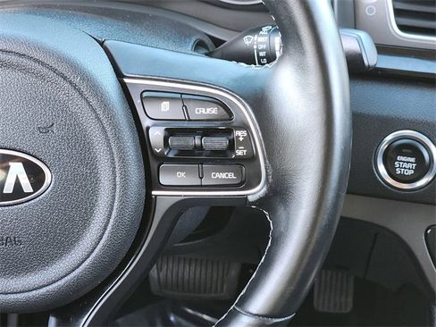 Used 2019 Kia Niro S Touring image 28