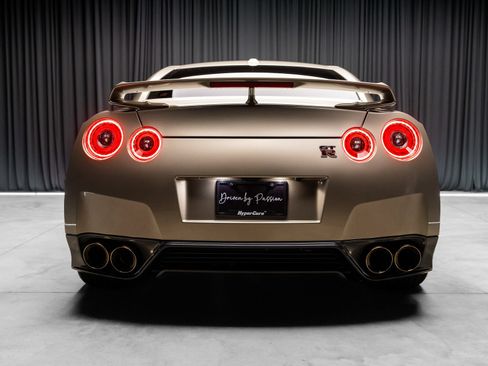 Used 2016 Nissan GT-R Premium AWD/4WD image 35
