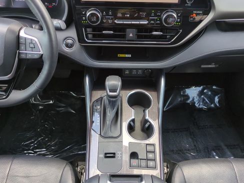 Used 2023 Toyota Highlander Limited image 21