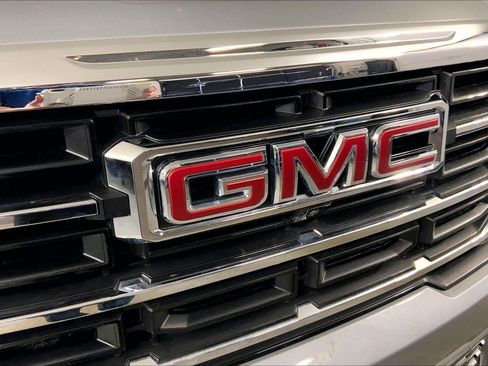 Used 2025 GMC Acadia Elevation FWD image 29
