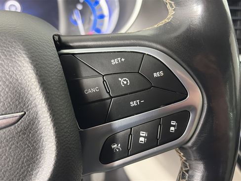 Used 2021 Chrysler Pacifica Touring-L image 33