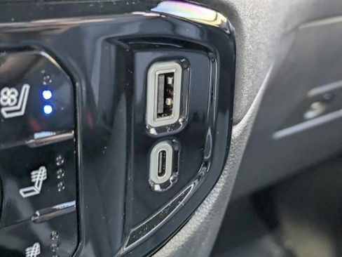 Used 2024 GMC Sierra 2500 SLT w/ SLT Premium Package image 19