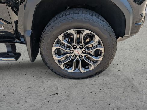 Certified 2025 GMC Canyon Denali AWD/4WD image 9
