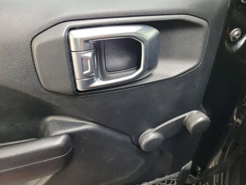 Used 2018 Jeep Wrangler Unlimited Sport AWD/4WD image 27