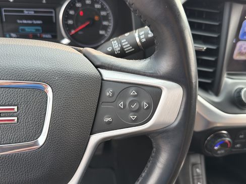 Used 2017 GMC Acadia SLT AWD/4WD image 16