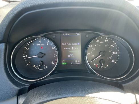 Used 2019 Nissan Rogue SV image 14