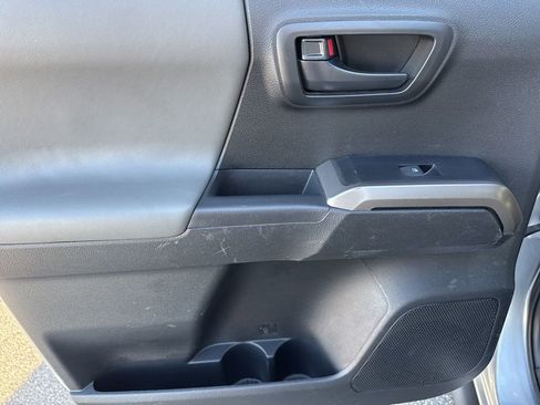 Used 2023 Toyota Tacoma TRD Sport image 12