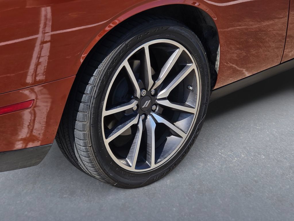 Used 2023 Dodge Challenger R/T RWD image 9
