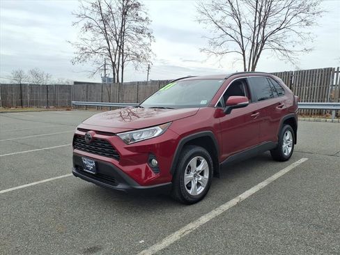 Used 2021 Toyota RAV4 XLE image 3