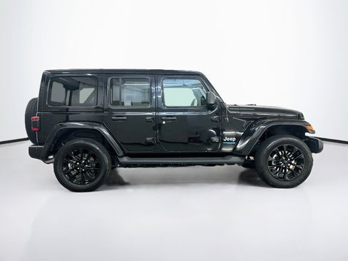 Used 2022 Jeep Wrangler Unlimited Sahara w/ Cold Weather Group AWD/4WD image 10