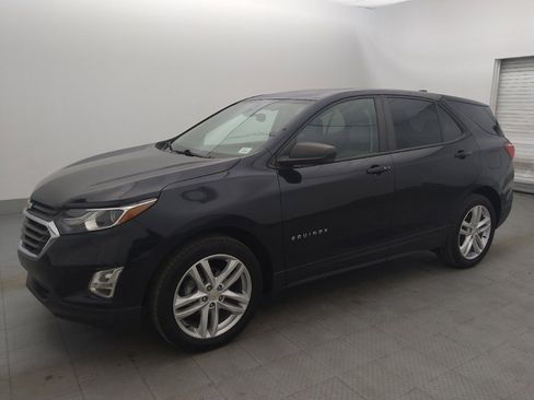 Used 2021 Chevrolet Equinox LS w/ LS Convenience Package FWD image 2