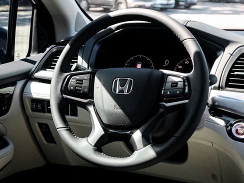 New 2026 Honda Odyssey Touring image 17