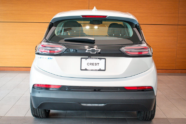 Used 2023 Chevrolet Bolt LT w/ Infotainment Package FWD image 7