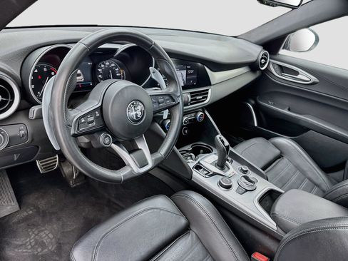 Used 2023 Alfa Romeo Giulia Veloce RWD image 7