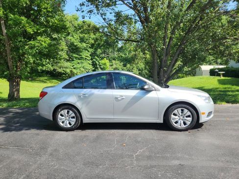 Used 2014 Chevrolet Cruze LS FWD image 3