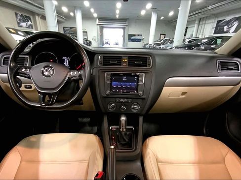 Used 2017 Volkswagen Jetta SE image 15