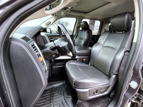 Used 2017 RAM 1500 Laramie w/ Convenience Group image 11