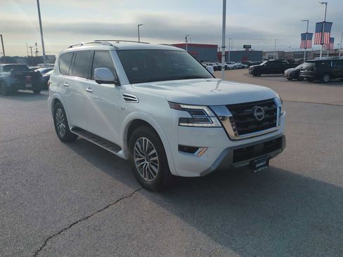 Used 2022 Nissan Armada SL w/ Captain's Chairs Package image 2