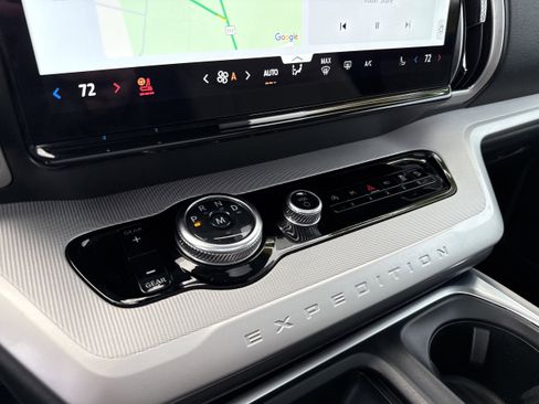 Used 2025 Ford Expedition Active image 18