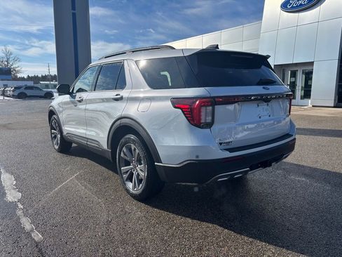 Used 2026 Ford Explorer Active w/ Active Comfort Package AWD/4WD image 5