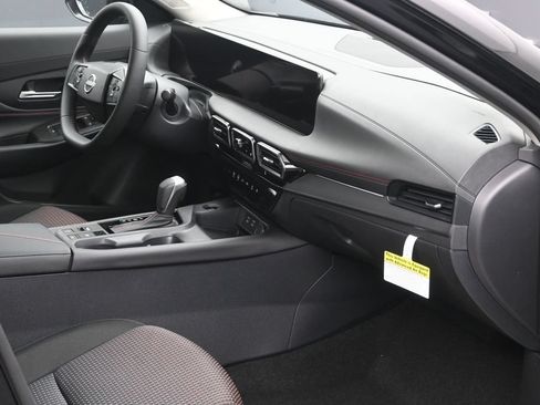 New 2026 Nissan Sentra SR w/ Floor Mat Package FWD image 6