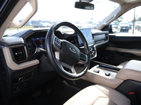 Used 2024 Ford Expedition Limited image 15