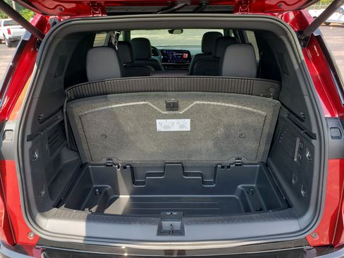 Used 2024 Chevrolet Traverse RS w/ LPO, Floor Liner Package FWD image 10