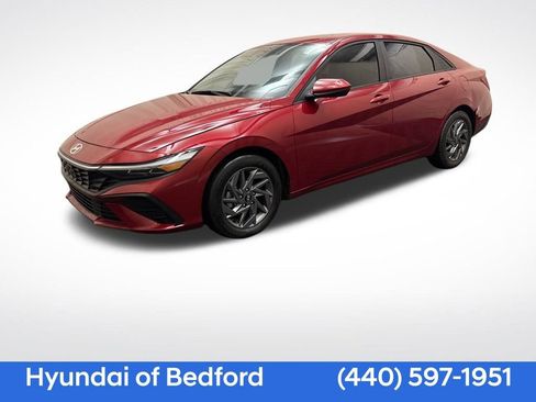 Used 2024 Hyundai Elantra SEL image 1