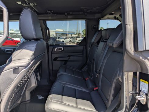 Used 2025 Ford Bronco Big Bend w/ Black Diamond Package image 13